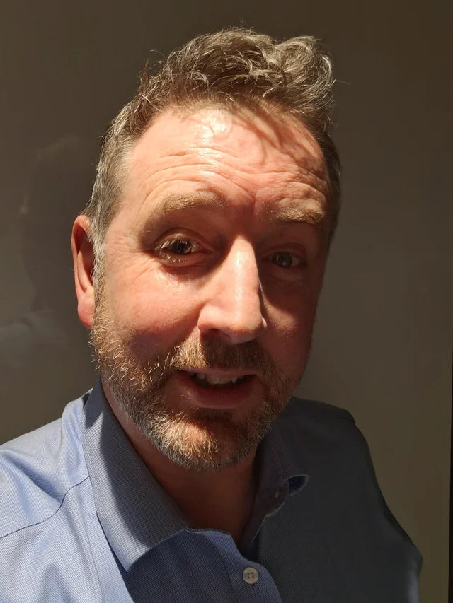 files/random-work-selfie-give-this-old-man-a-boost-male-v0-2xah5zh31qpe1.webp